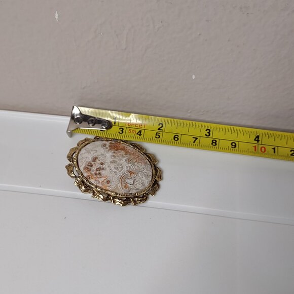 Oval Shaped Stone And Metal Brooch Pendant - Picture 8 of 10